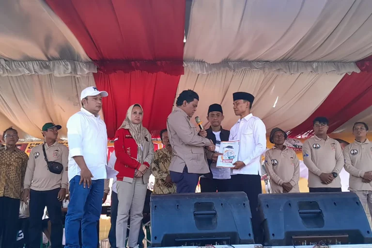 Ratusan Petani Sragen Jawa Tengah Nyatakan Dukungan untuk Prabowo-Gibran