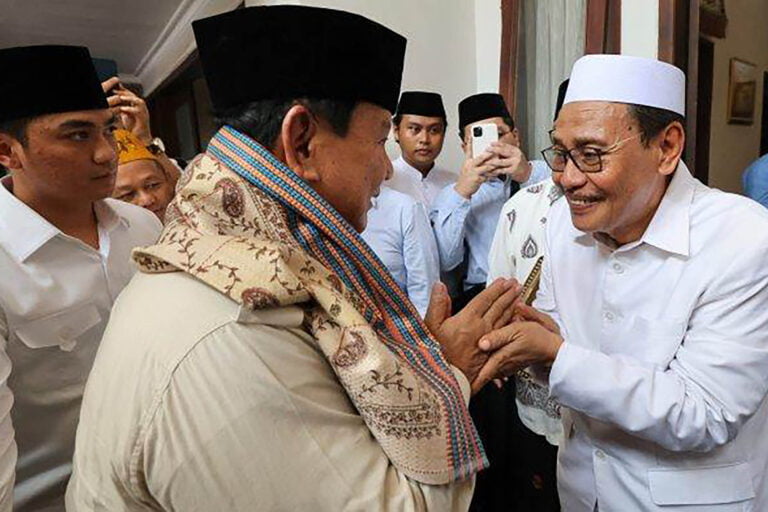 Capres Prabowo Subianto Dinobatkan sebagai Sahabat Santri Indonesia