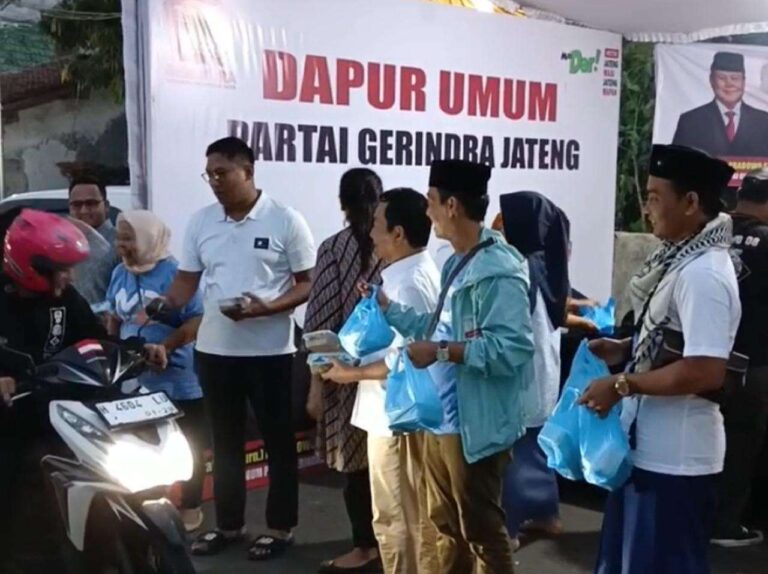 Sudaryono Salurkan Bantuan untuk Korban Banjir dan Berbagi Takjil di Jateng