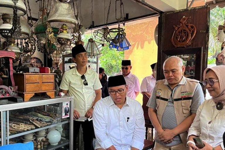 Bertemu Sudaryono, Pedagang Pasar Barang Antik Triwindu Senang dan Gembira