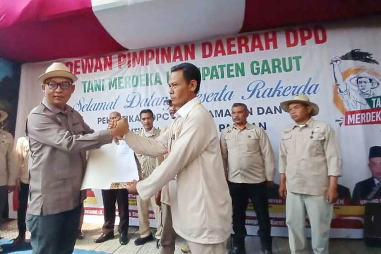 42 DPC dan Korcam Tani Merdeka Kabupaten Garut Dilantik