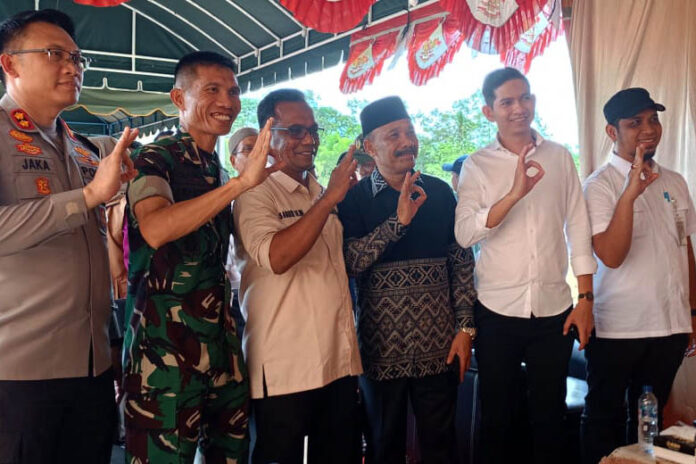 Sarjani Abdullah Bupati Kabupaten Pidie bersama ketua DPD Tani Merdeka Indonesia Kabupaten Sabirin