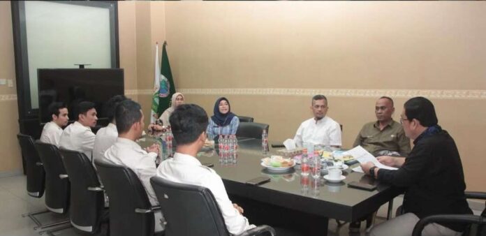 Wabup Lebak menerima audiensi DPD Tani Merdeka, membahas tantangan petani, di ruang kerja Wakil Bupati Lebak, Jum'at (9/5/2025).