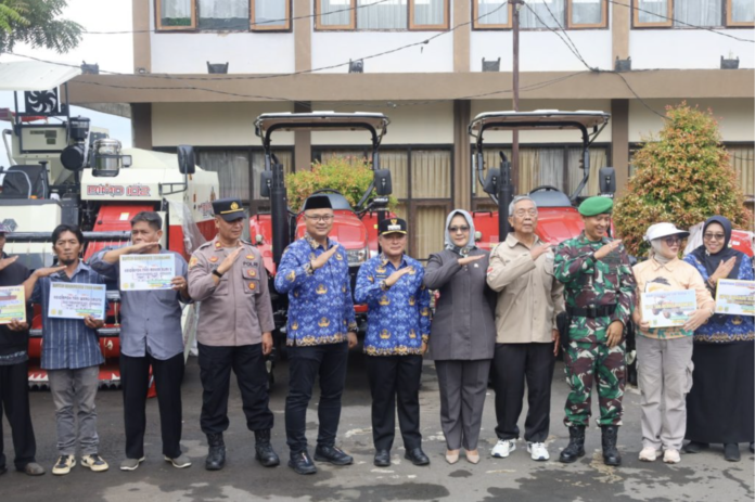 Serah Terima Alsintan