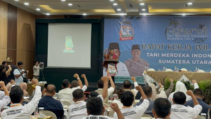 Ketua Umum DPN Tani Merdeka Indonesia Don Muzakir Sambutan Ketua Umum DPN Tani Merdeka Indonesia Don Muzakir dalam kegiatan RAKERWIL Tani merdeka Sumatera Utara
