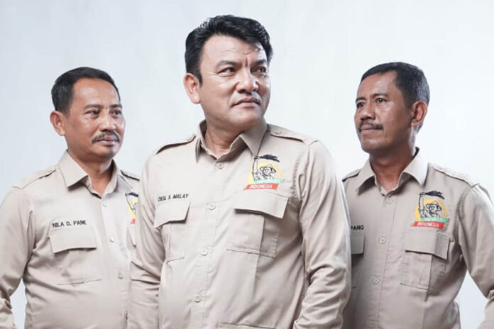 Nila D. Pane Sekjen DPW Tani Merdeka Provinsi Riau (kiri), Oksi Saputra Malay, Ketua DPW Tani Merdeka Provinsi Riau (tengah) dan J. Simatupang Bendahara DPW Prov.Riau (kanan)