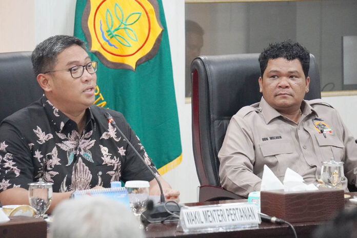 Sudaryono Wakil Menteri Pertanian (kiri) dan Don Muzakir Ketua Umum DPN Tani Merdeka Indonesia