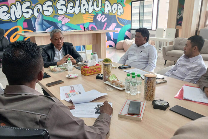 Wakil Menteri Sosial RI Agus Jabo Priyono (kiri) dan Ketua Umum DPN Tani Merdeka Indonesia Don Muzakir