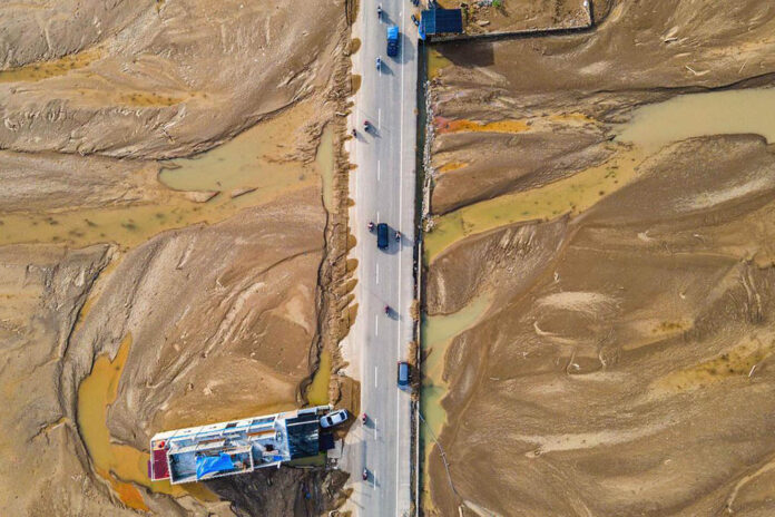 Banjir bandang yang menerjang wilayah Meureudu, Kabupaten Pidie Jaya, Provinsi Aceh merendam ribuan hektare sawah dan lahan pertanian. (Foto: Antara)