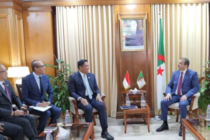 Penandatanganan nota kesepahaman (MoU) antara PT Pupuk Indonesia (Persero) dan perusahaan tambang fosfat Aljazair, yang anak usaha Grup Sonarem, Somiphos di Aljir, Aljazair, Selasa (20/1/2026).