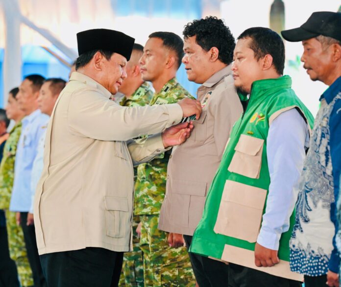 Ketum DPN Tani Merdeka Indonesia Don Muzakir Don Muzakir Terima Satya Lencana dari Presiden Prabowo