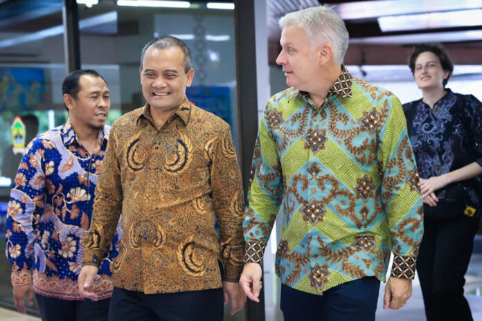 Gubernur Jateng Ahmad Luthfi bersama Dubes Kanada untuk Indonesia Jess Dutton.