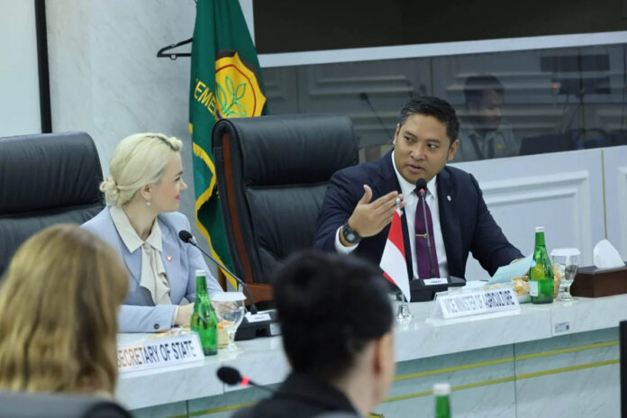 Wakil Menteri Pertanian (Wamentan) RI, Sudaryono dengan Wakil Menteri Pertanian Polandia, Małgorzata Gromadzka, di Kantor Pusat Kementerian Pertanian (Kementan), Jakarta, Senin (20/4/2026). (Foto: Istimewa)