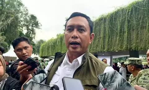 Letjen TNI (Purn) Ahmad Rizal Ramdhani Direktur Utama Perum Bulog Letjen TNI (Purn) Ahmad Rizal Ramdhani Direktur Utama Perum Bulog