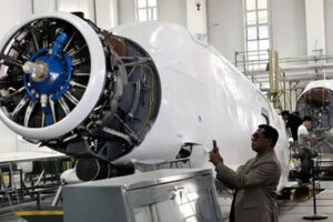 Senator Pdt. David Harold Waromi mengamati langsung proses produksi pesawat HY-100 di fasilitas Ursa Aeronautical Technology (UAT) Co., Ltd.
