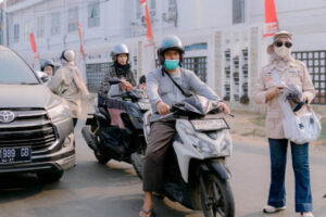 Pengurus DPD Tani Merdeka Indonesia Kabupaten Ketapang, Provinsi Kalimantan Barat membagikan ribuan masker antisipasi dampak kabut asap.
