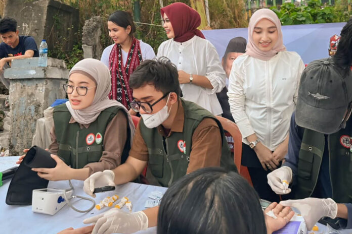 Perempuan Merdeka Indonesia Perempuan Indonesia Merdeka menggelar cek kesehatan gratis dan bagi sembako untuk warga di kawasan tepian Jalan TPA, Jakarta Selatan, pada Sabtu 15 Agustus 2026.
